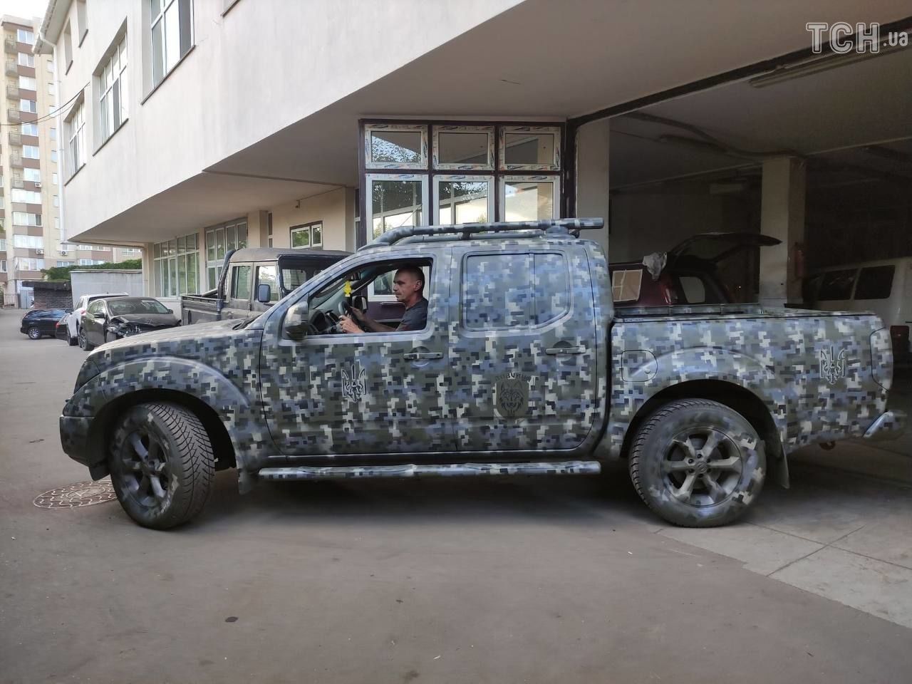 Олег Винник займається купівлею машин для ЗСУ / © 